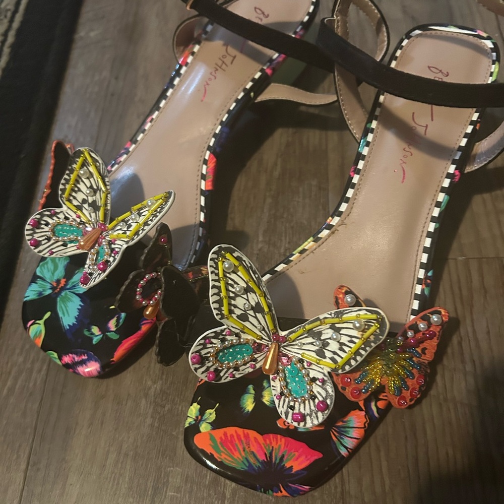 Betsy Johnson butterfly shoes/pump size 10
